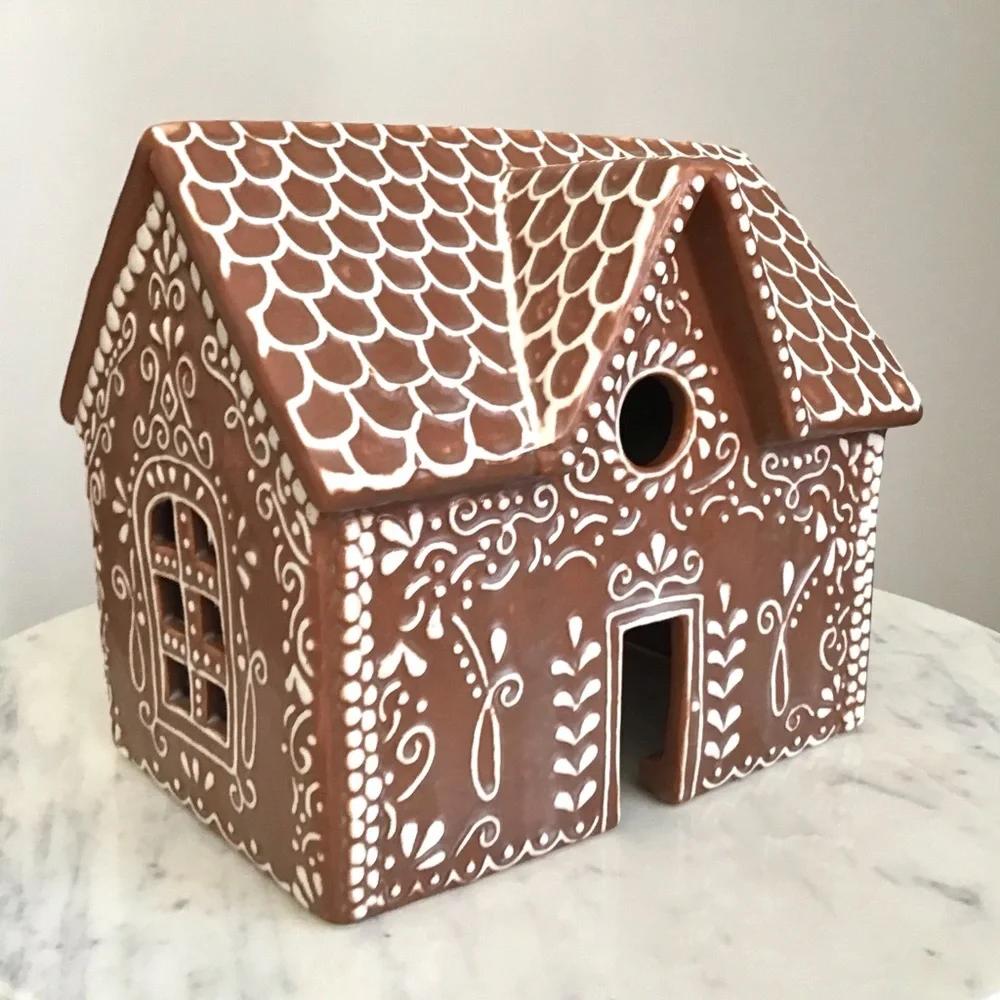 Pottery Barn Gingerbread House Stoneware New With Tag